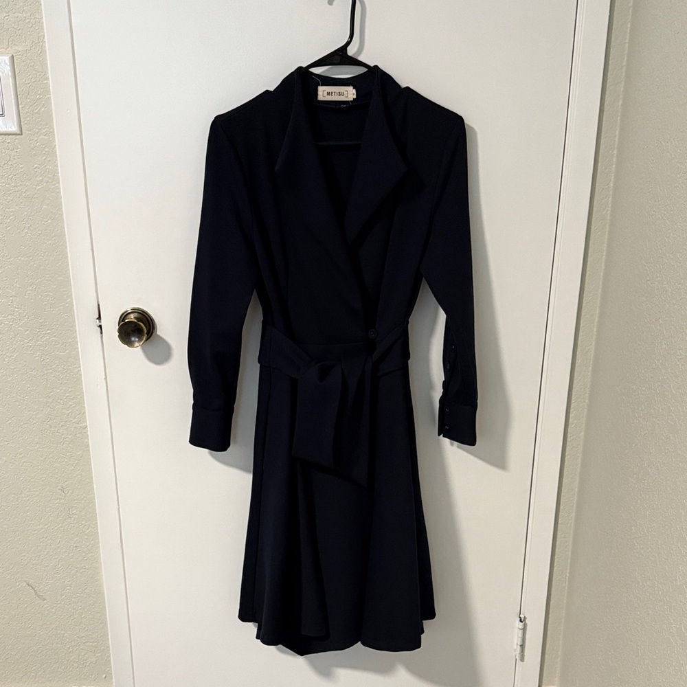 Metisu Navy Long Sleeve coat